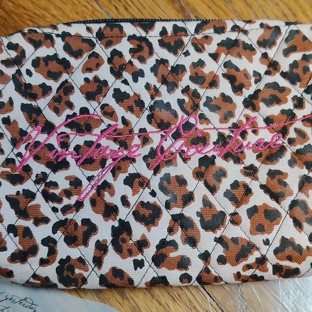 Vintage Countour Leopard Print Makeup Bag with Hot Pink Accent and lining NEW